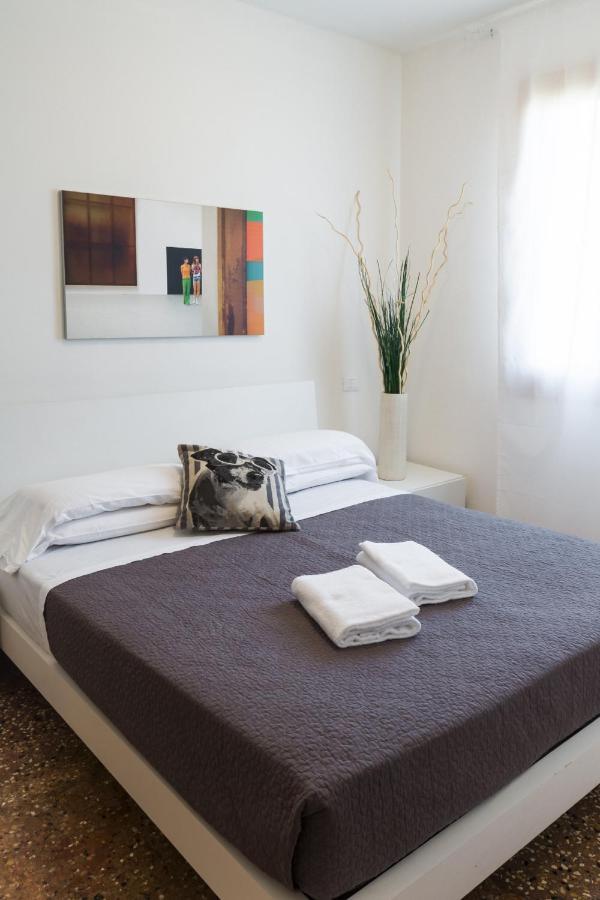 Accademia Charm Apartments By Wonderful Italy Venezia Esterno foto