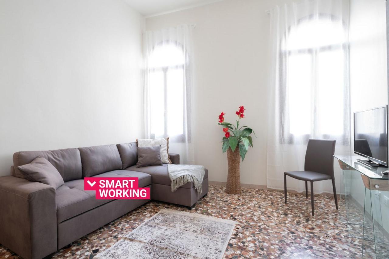 Accademia Charm Apartments By Wonderful Italy Venezia Esterno foto