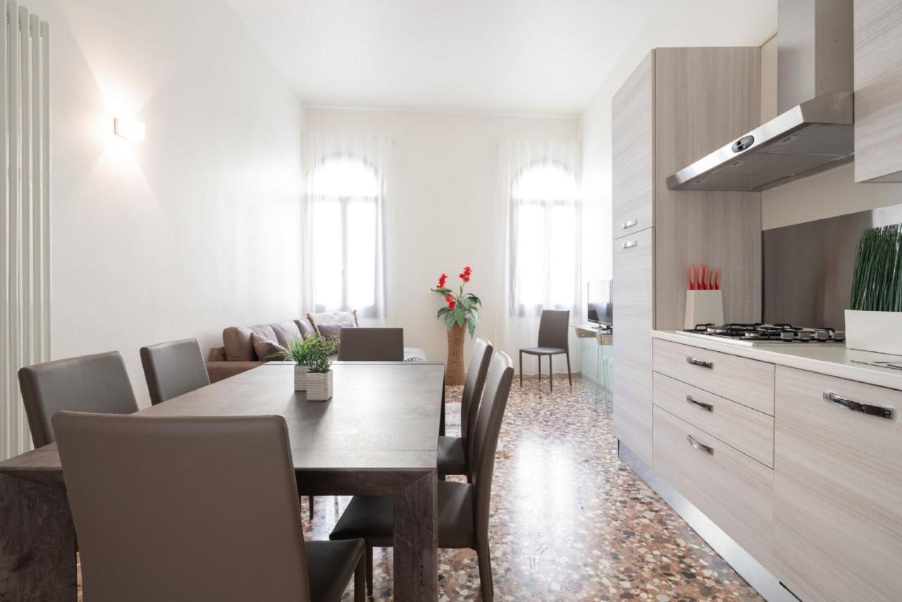 Accademia Charm Apartments By Wonderful Italy Venezia Esterno foto