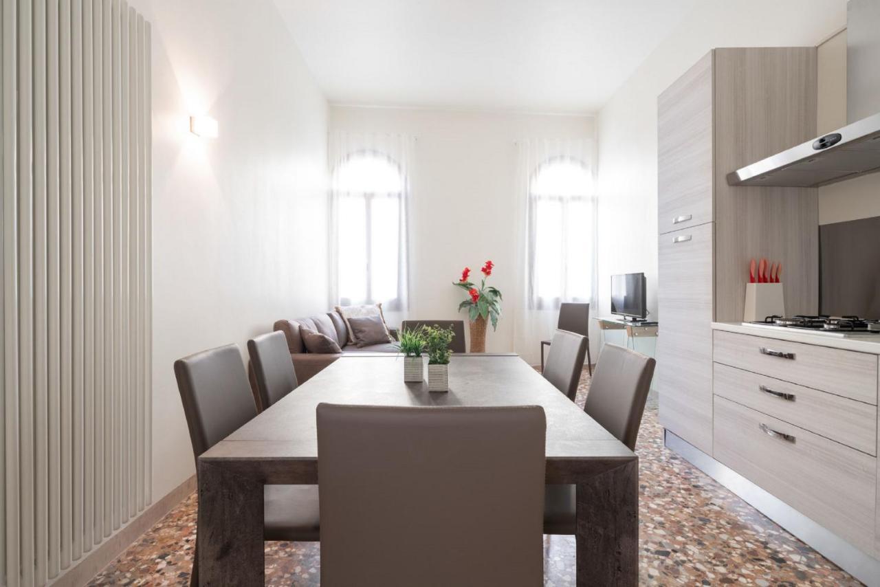 Accademia Charm Apartments By Wonderful Italy Venezia Esterno foto